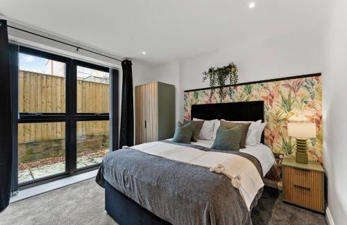 Headingley Apartment | Stylish Abode in Leeds - Games Room - Parking