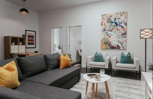 La Petite-Patrie Apartment | Stylish and bright 2bdr near St-Hubert Plaza
