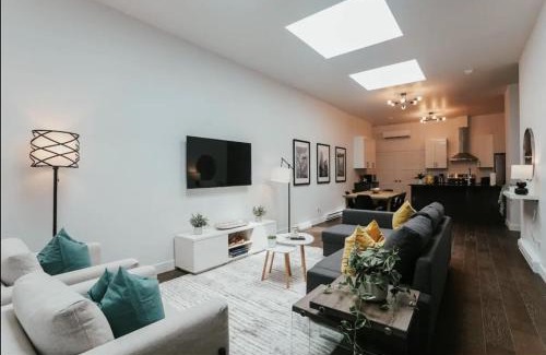 La Petite-Patrie Apartment | Stylish and bright 2bdr near St-Hubert Plaza