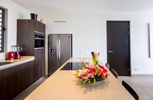 St. Marie Apartment | Stylish and beautifully furnished 3-room apartment in Coral Estate’s exclusive community.