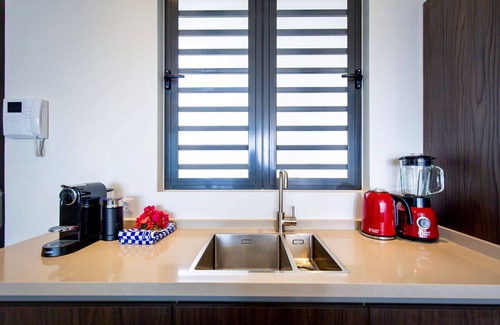 St. Marie Apartment | Stylish and beautifully furnished 3-room apartment in Coral Estate’s exclusive community.