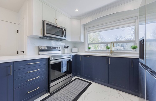 West Oakville House | Stylish, and Fully Renovated Bungalow Retreat