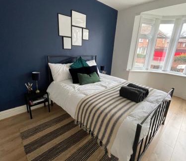 Newcastle-upon-Tyne Apartment | Stylish and Modern 3 bed Apartment with FREE PARKING,