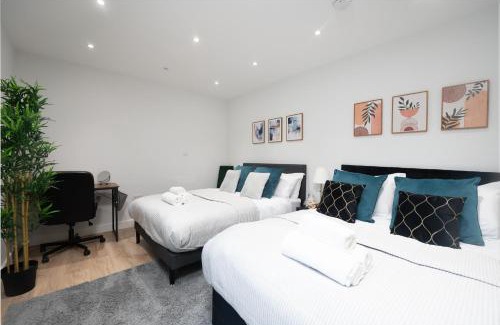 Tollington Apartment | Stylish and Modern 2 Bedroom Flat, Finsbury Park, Sleeps up to 6 guests 3 double beds, Near Emirates Stadium