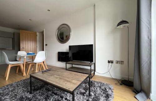 Handsworth Apartment | Stylish and Modern 2BR Apartment with Parking