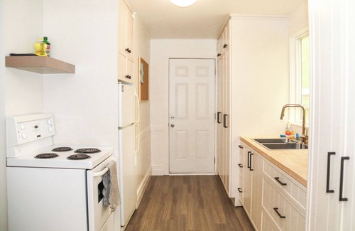 Victoria Beach Cabin | Stylish and private, recently renovated cabin, 15-minute walk from the beach!
