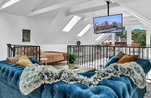 Front Park House | Stylish And Roomy Full House Dtwn