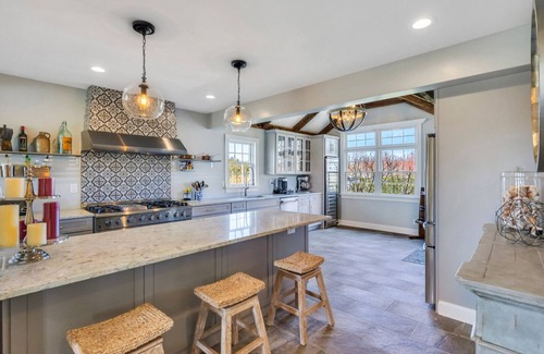 Jamesport House | Stylish and Rustic Decor, Vineyard Tours, Tasting Room