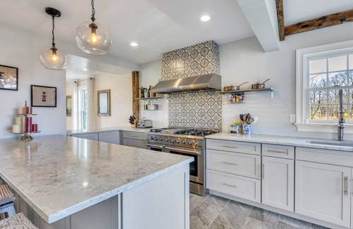Jamesport House | Stylish and Rustic Decor, Vineyard Tours, Tasting Room