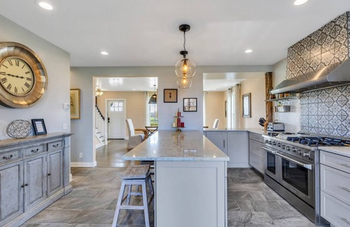 Jamesport House | Stylish and Rustic Decor, Vineyard Tours, Tasting Room