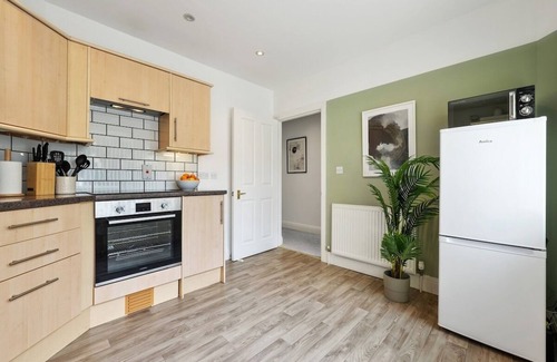 Cirencester House | Stylish and Spacious 5-bedroom apartment