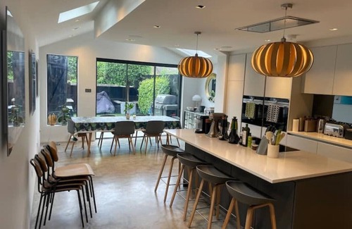 Northcote House | Stylish and Spacious House in Battersea SW11