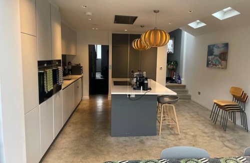 Northcote House | Stylish and Spacious House in Battersea SW11