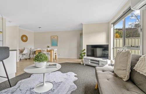 Ravenswood Apartment | Stylish and Spacious Launceston Villa + Free Wifi