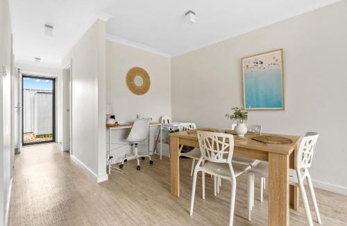 Ravenswood Apartment | Stylish and Spacious Launceston Villa + Free Wifi