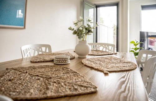 Ravenswood Apartment | Stylish and Spacious Launceston Villa + Free Wifi