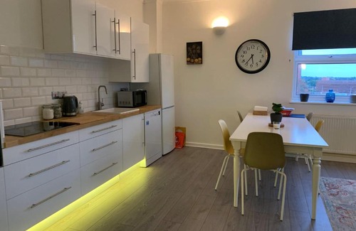 Wokingham Apartment | Stylish and Spacious Wokingham 3 Bedroom Townhouse