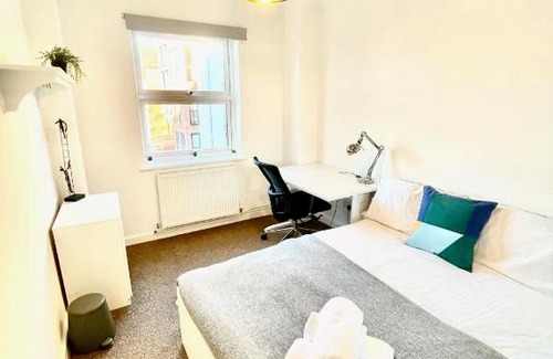 Wokingham Apartment | Stylish and Spacious Wokingham 3 Bedroom Townhouse