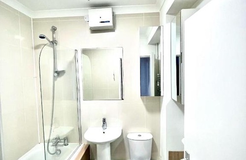 Wokingham Apartment | Stylish and Spacious Wokingham 3 Bedroom Townhouse
