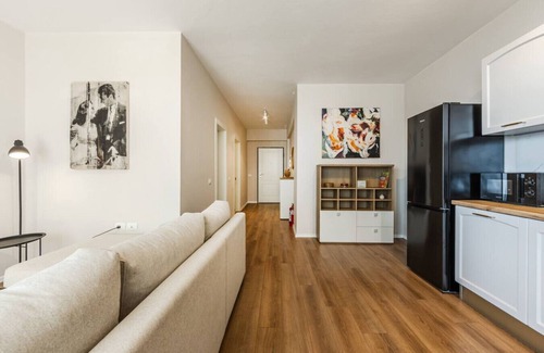 Vlore Apartment | Stylish Apartment in Lungomare with Sea View