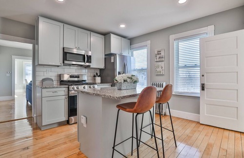 North Andover Apartment | Stylish Apartment Near Downtown & Major Highways