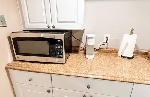 Fairfield Apartment | Stylish Apartment with Ample Amenities - Your Home Away From Home