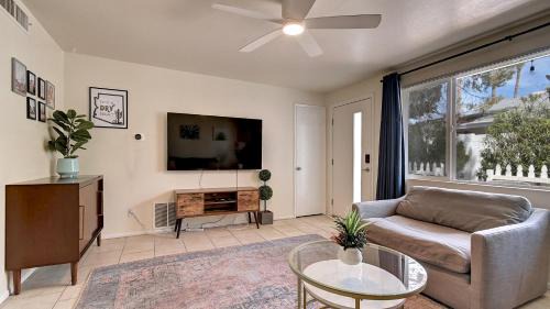 Arcadia Lite House | Stylish Arcadia 2-Bdrm with Comfort and Charm