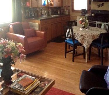 Pinehurst House | Stylish Artistic Cabin Vacation Rental near Sequoia Kings National Park