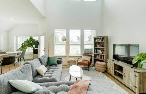 Manchaca House | Stylish Austin Home w/ Yard: 13 Mi to Downtown!