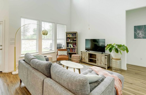 Manchaca House | Stylish Austin Home w/ Yard: 13 Mi to Downtown!