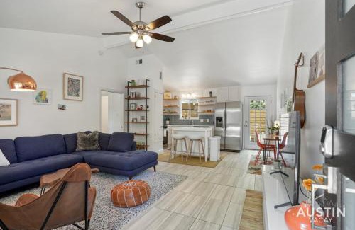 North University Apartment | Stylish Austin Retreat w Luxurious King Bed and WD