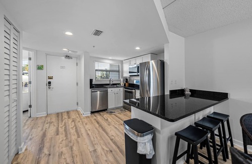 Belle Vista Condo | Stylish Beachfront | Steps from Everything