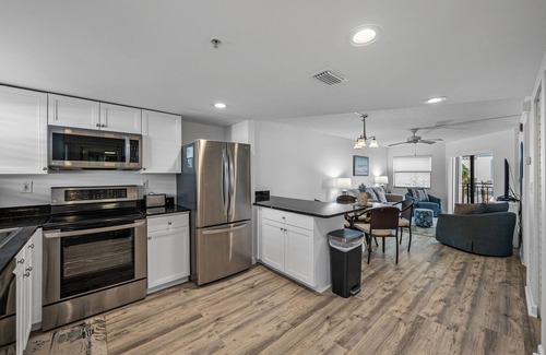 Belle Vista Condo | Stylish Beachfront | Steps from Everything
