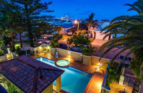 Mermaid Beach Apartment | Stylish Beachside 1BR Apartment