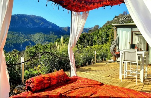 Casares House | Stylish, beautiful and exotic Oleandro glass Suite