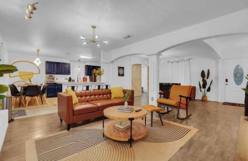 Deer Park House | Stylish Boho Home-5Brs- amazing Pool-Patio- 2tvs- DeerPark