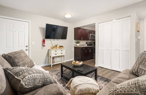 University District Apartment | Stylish BOHO Themed 2 Bedroom near OSU