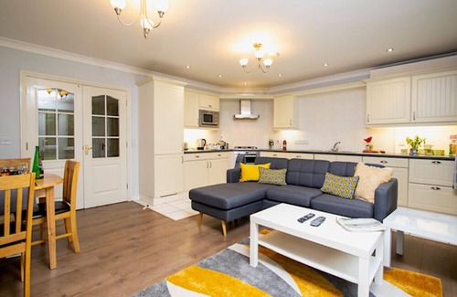 Bracknell Apartment | Stylish Bracknell Two Bedroom Apartment
