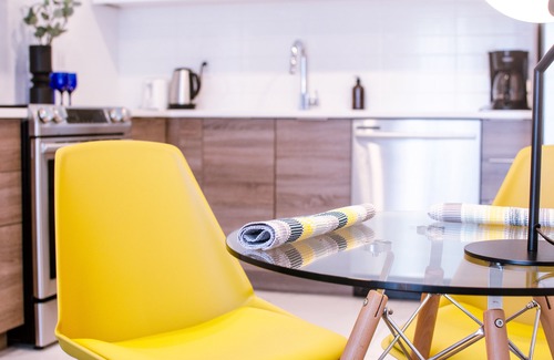Cote-Des-Neiges—Notre-Dame-De-Grace House | Stylish*brand-new*2 bdrs queen*gym 24/7