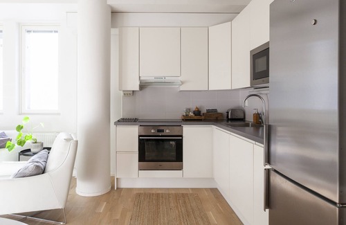 Hietalahti Apartment | Stylish Bright 42m2 Studio with Balcony