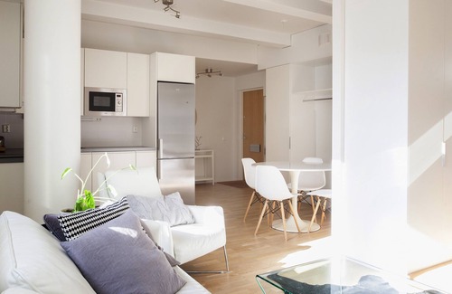 Hietalahti Apartment | Stylish Bright 42m2 Studio with Balcony