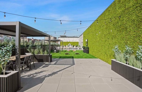 Stamford Apartment | Stylish & Bright Gem: Rooftop, City Views, Parking