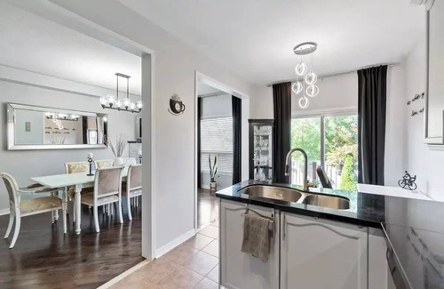 Richmond Hill House | Stylish, Bright & Spacious - 3 Brdm W/1 Parking