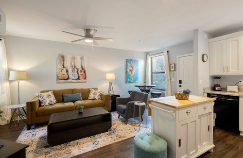 Gainesville House | Stylish Bungalow, Walk to UF, BHG, Publix