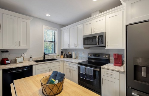 Gainesville House | Stylish Bungalow, Walk to UF, BHG, Publix