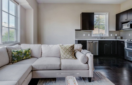 Downtown Burlingame Apartment | Stylish Burlingame 2BR w/Laundry & A/C, nr Dining, by Blueground