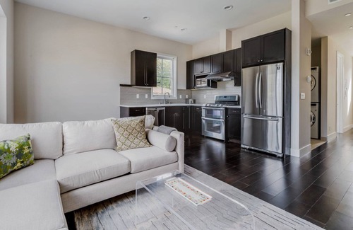 Downtown Burlingame Apartment | Stylish Burlingame 2BR w/Laundry & A/C, nr Dining, by Blueground