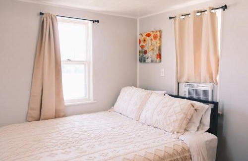 St Ignace House | Stylish Cabin by Mackinac