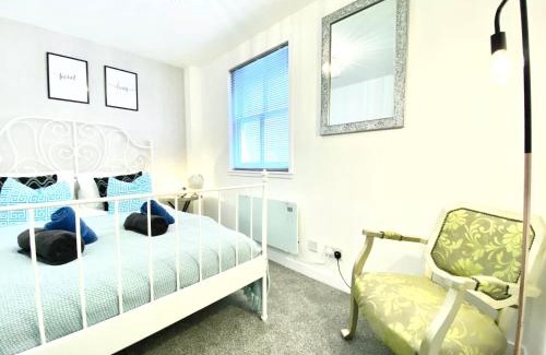 Kirkwall Apartment | Stylish Central 2 Bedroom Apartment - Free Parking, Free WiFi