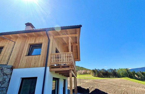 Gudon Ski Chalet | stylish chalet surrounded by meadows with a fantastic view